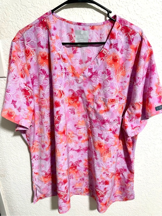 Med Couture Tops - Floral V-Neck Short Sleeved Top - Pink & Coral Size 3X